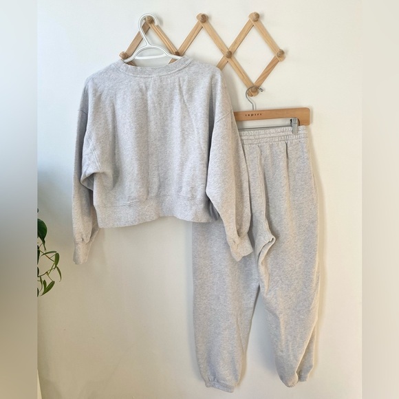 Old Navy SoComfy sweatsuit - Picture 3 of 9